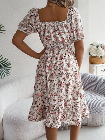 Robe à Volants et Col Carré