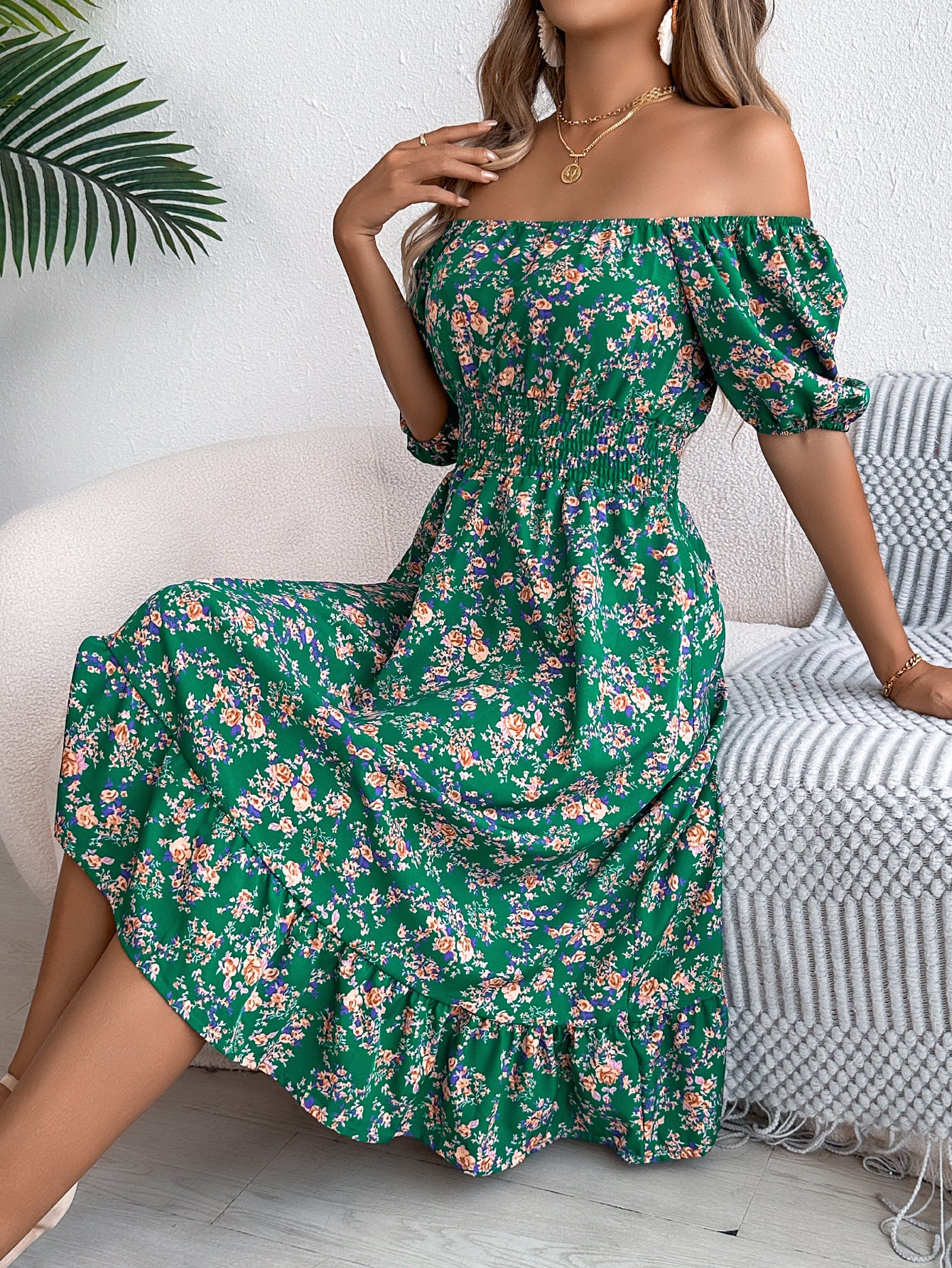 Robe à Volants et Col Carré