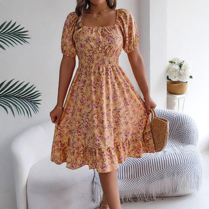 Robe à Volants et Col Carré