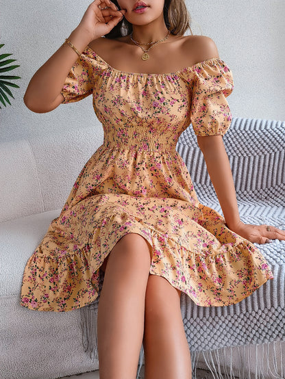 Robe à Volants et Col Carré